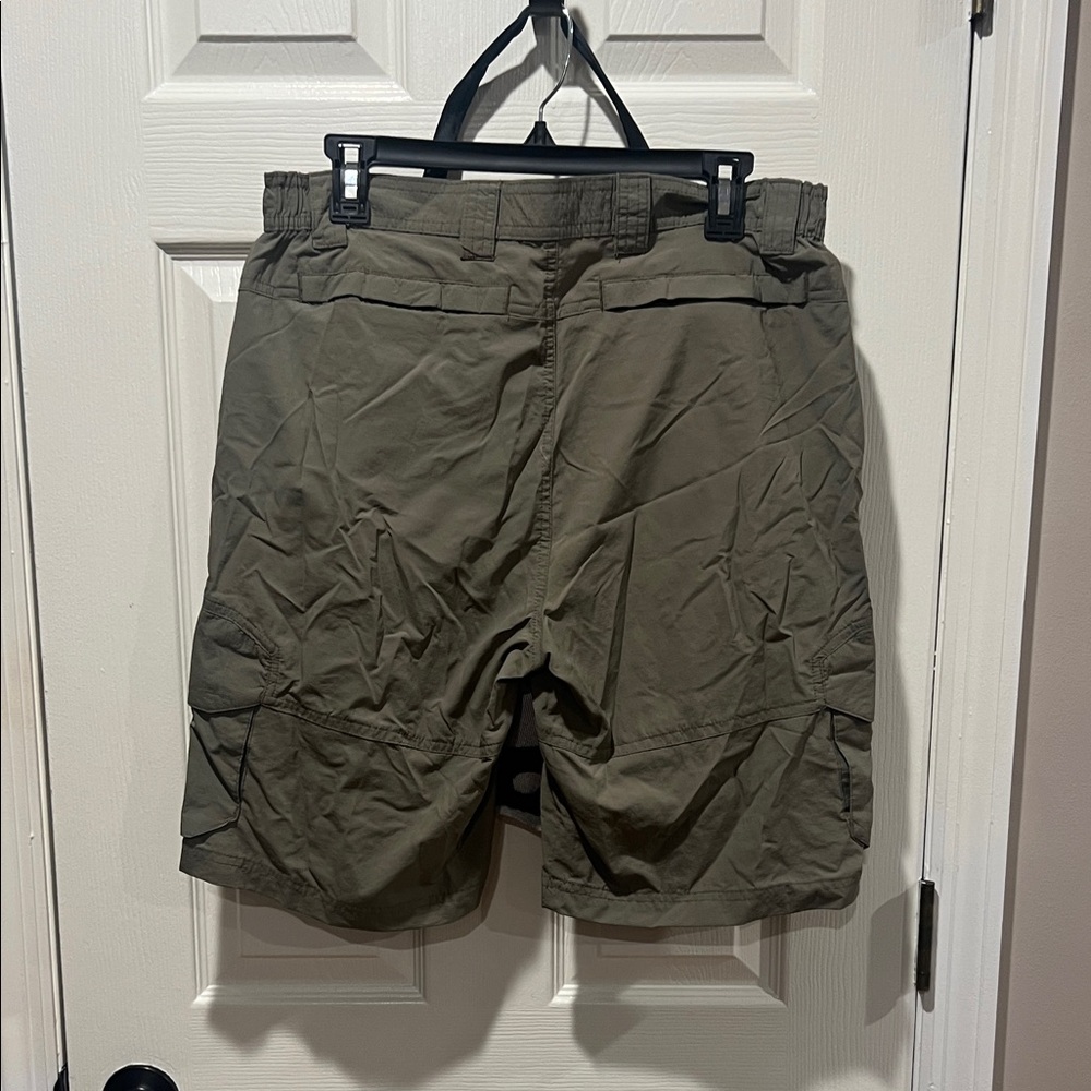 Olive Green Men's Cargo Shorts Medium 34 Field & Stream NWOT fish hunt - Picture 2 of 2
